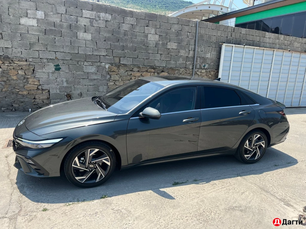 Hyundai Elantra, 2023 года