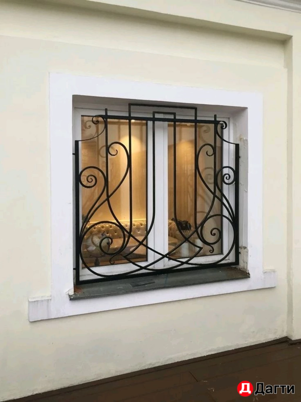 Окна обрамленные ковкой