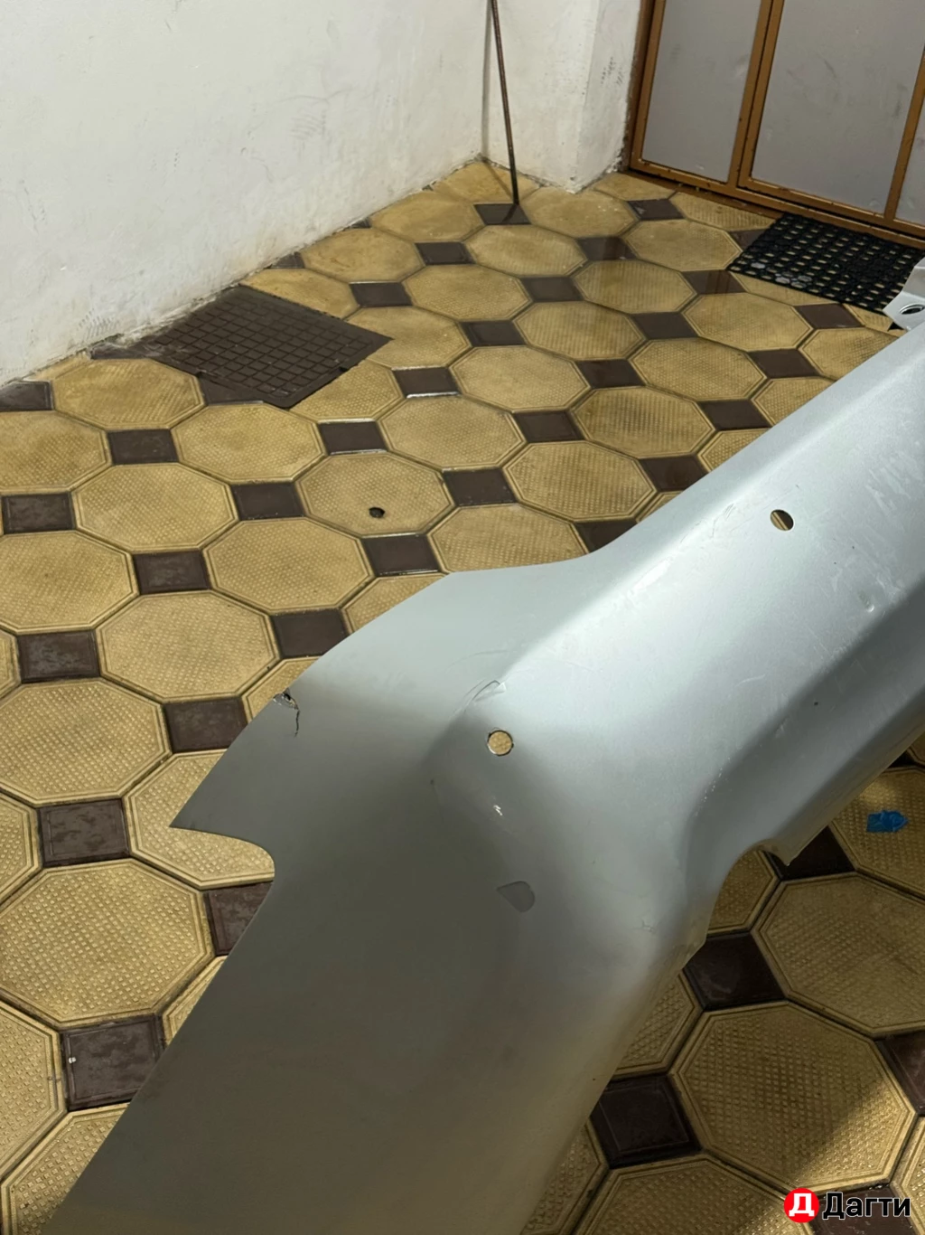 Задний бампер Toyota v40