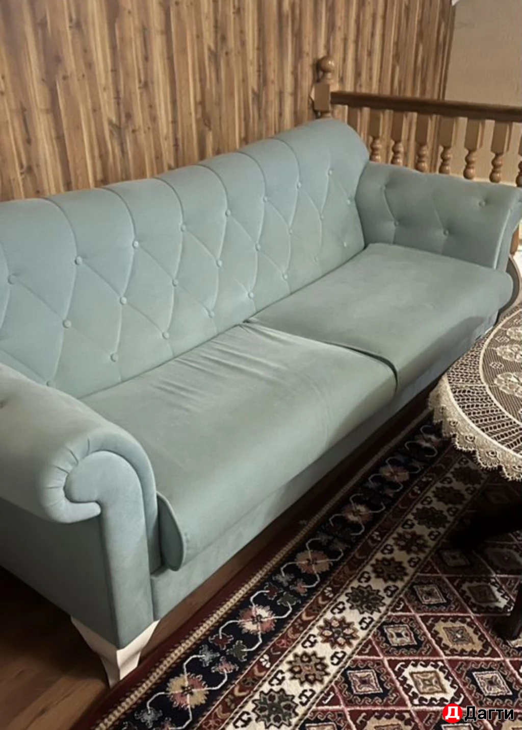 Хол, диван трехместный и двухместный и два кресла