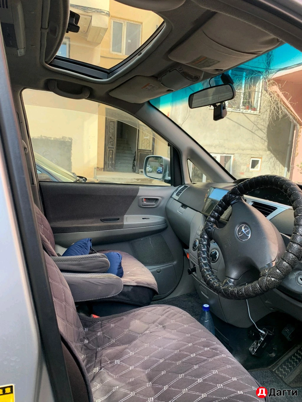 Toyota Voxy, 2002 года