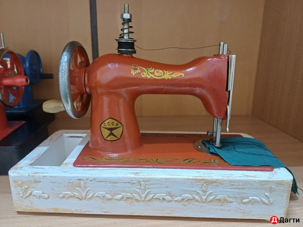 Детская швейная машинка СССР