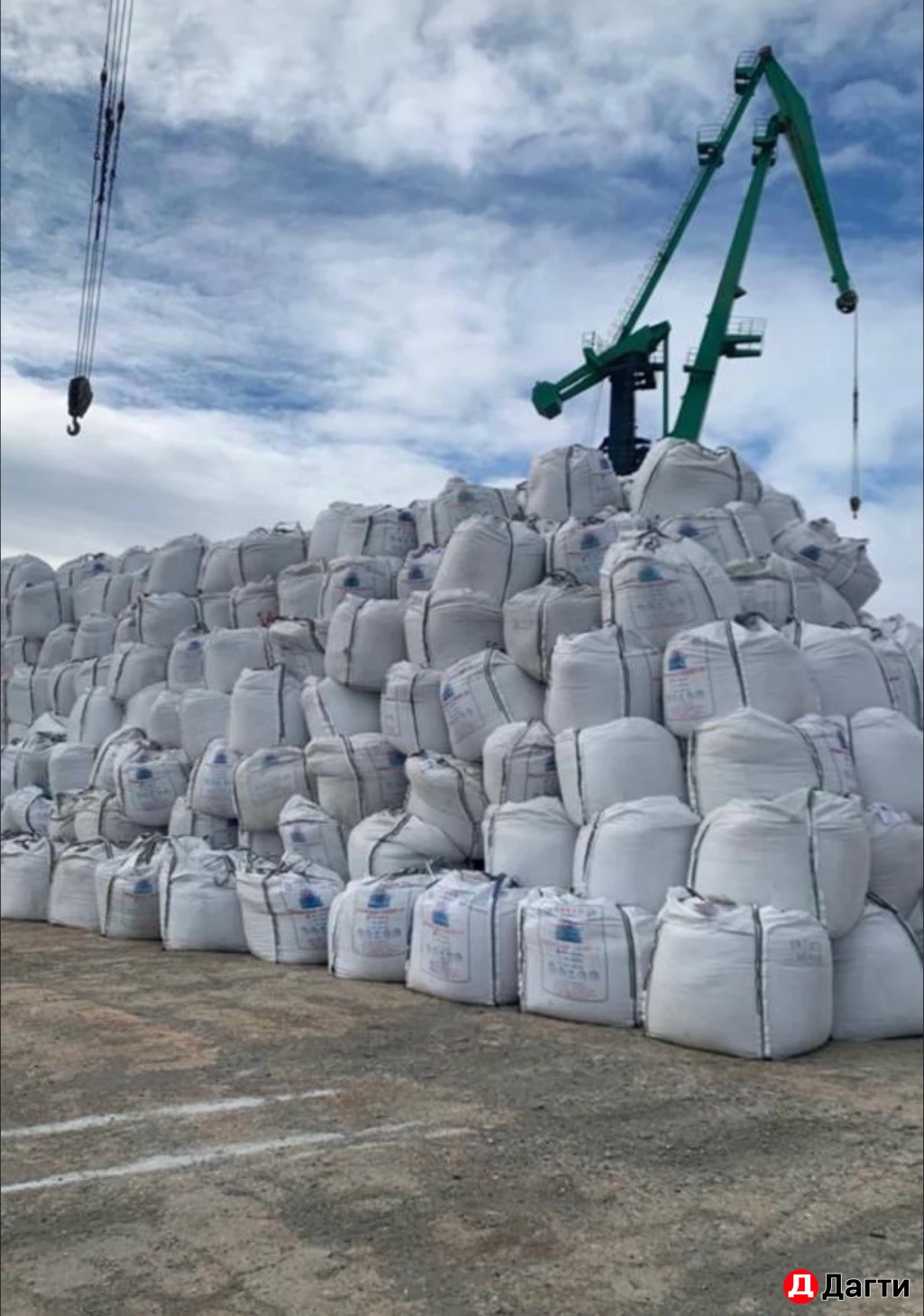 Иранский цемент , шлакоблоки, песок , щебень