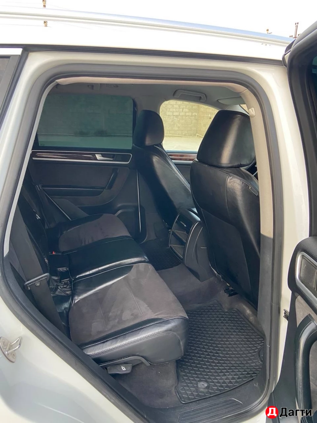 Volkswagen Touareg, 2012 года