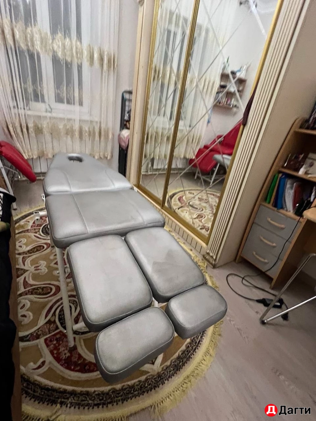 Кушетка косметологичкая .