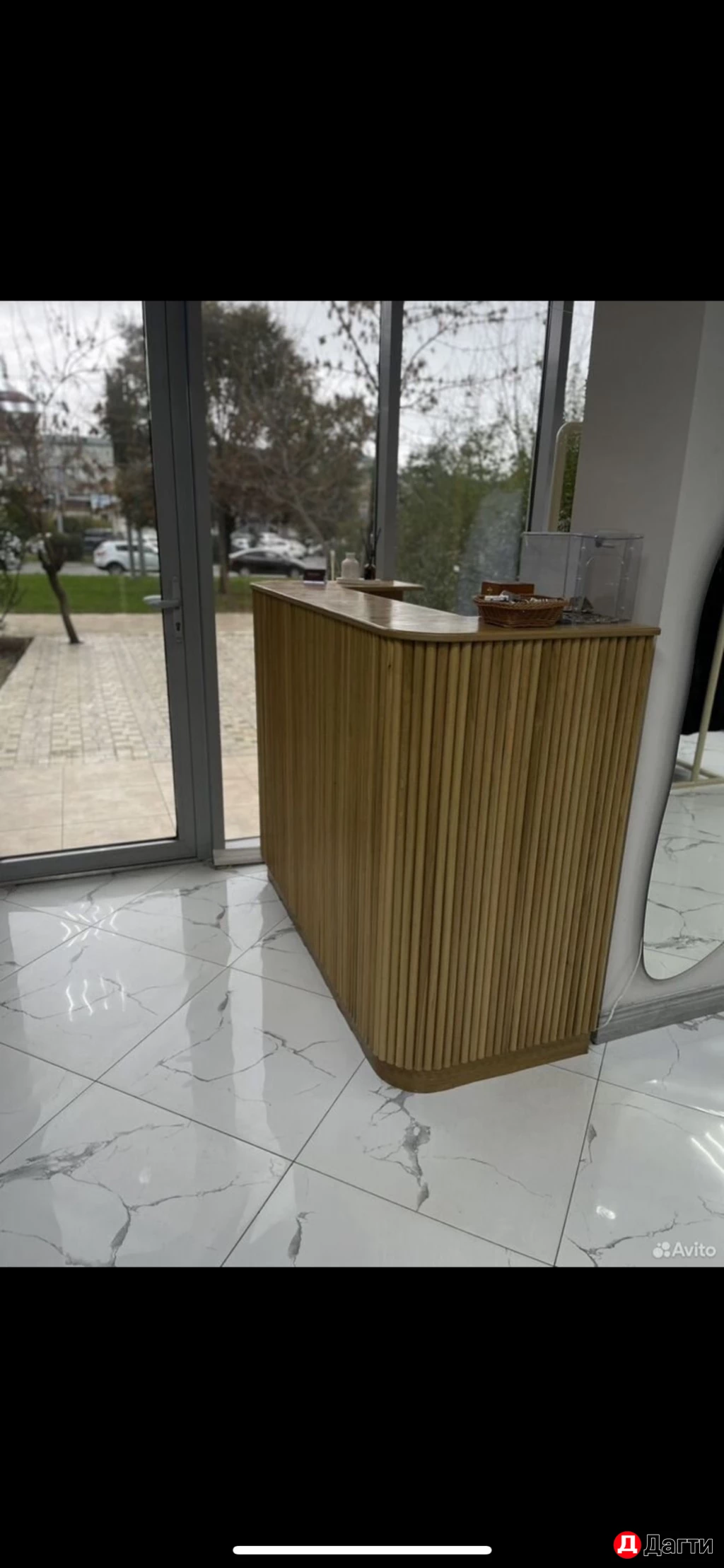 Ресепшен из дуба