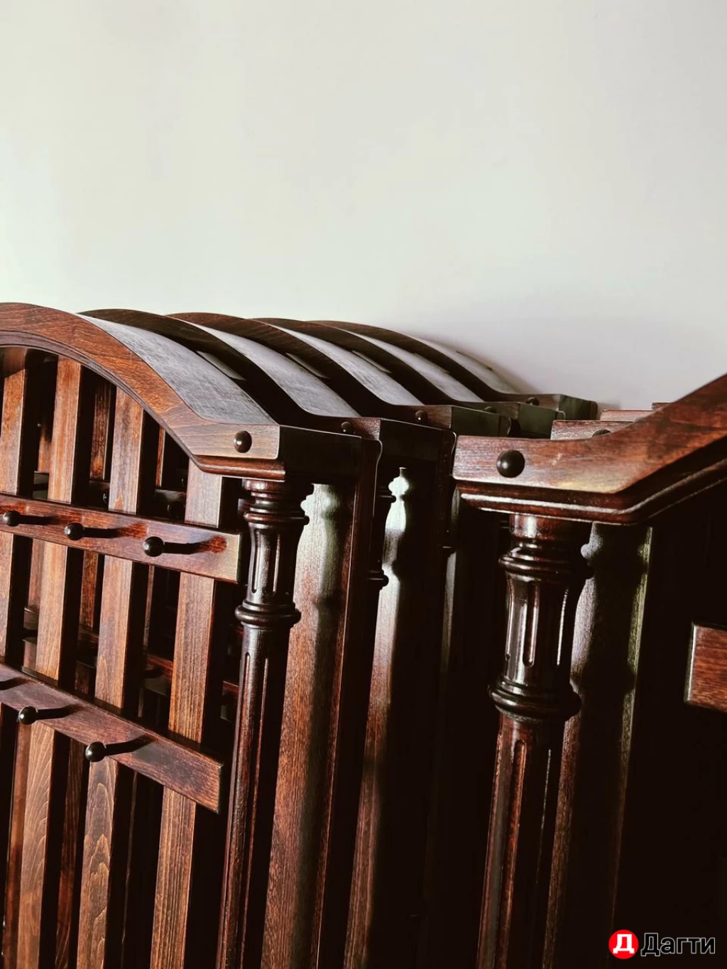 Вешалки настенные.