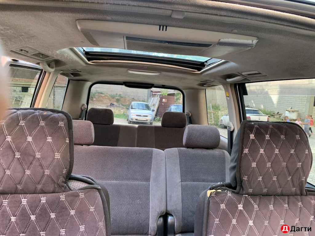 Toyota Voxy, 2002 года