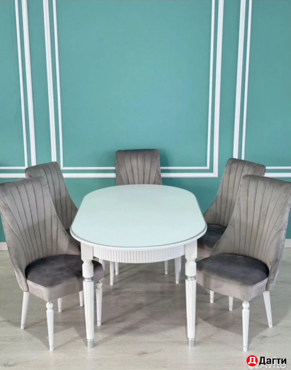 Столы и стулья