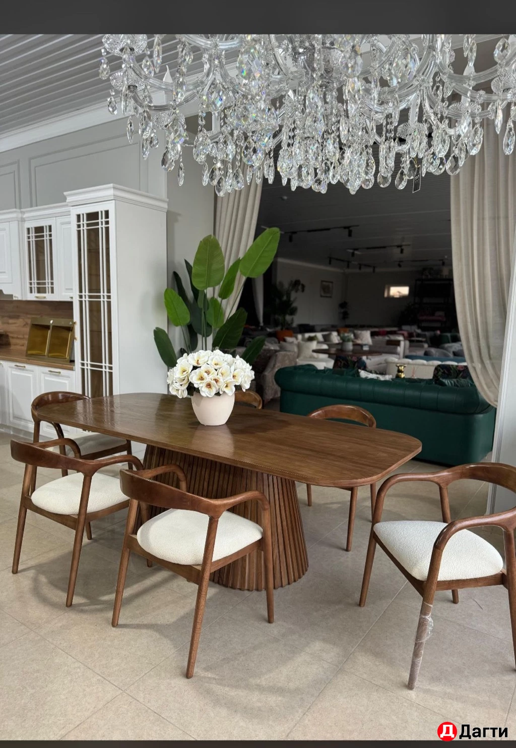 Столы и стулья