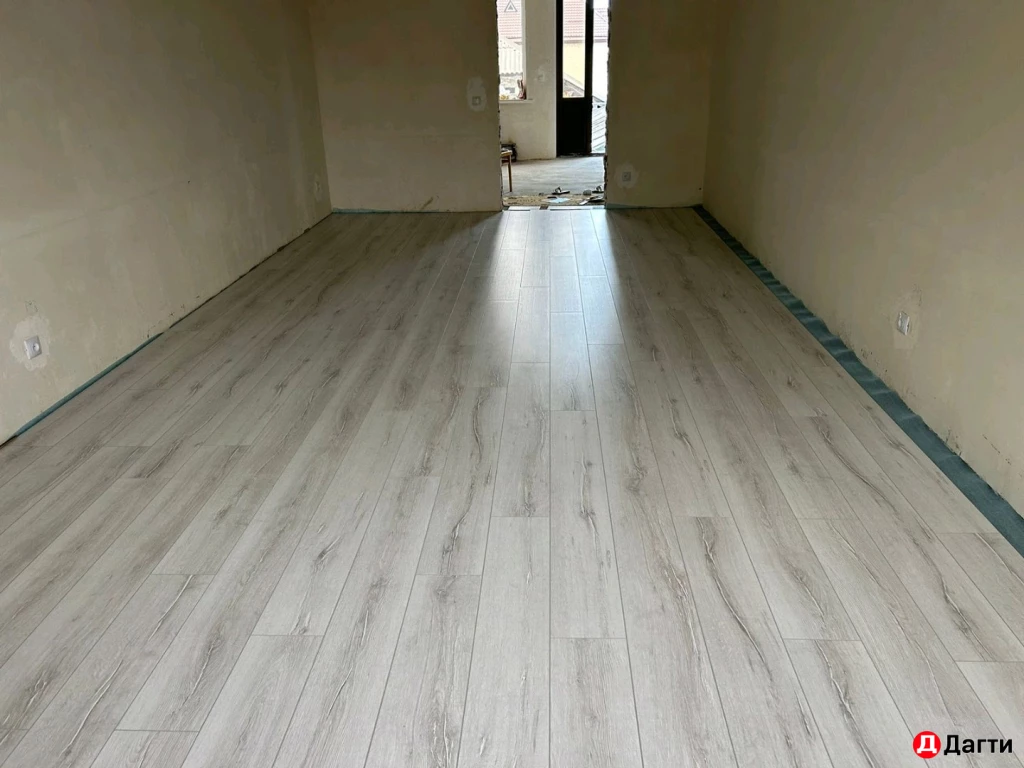 Укладка ламината и установка плинтусов