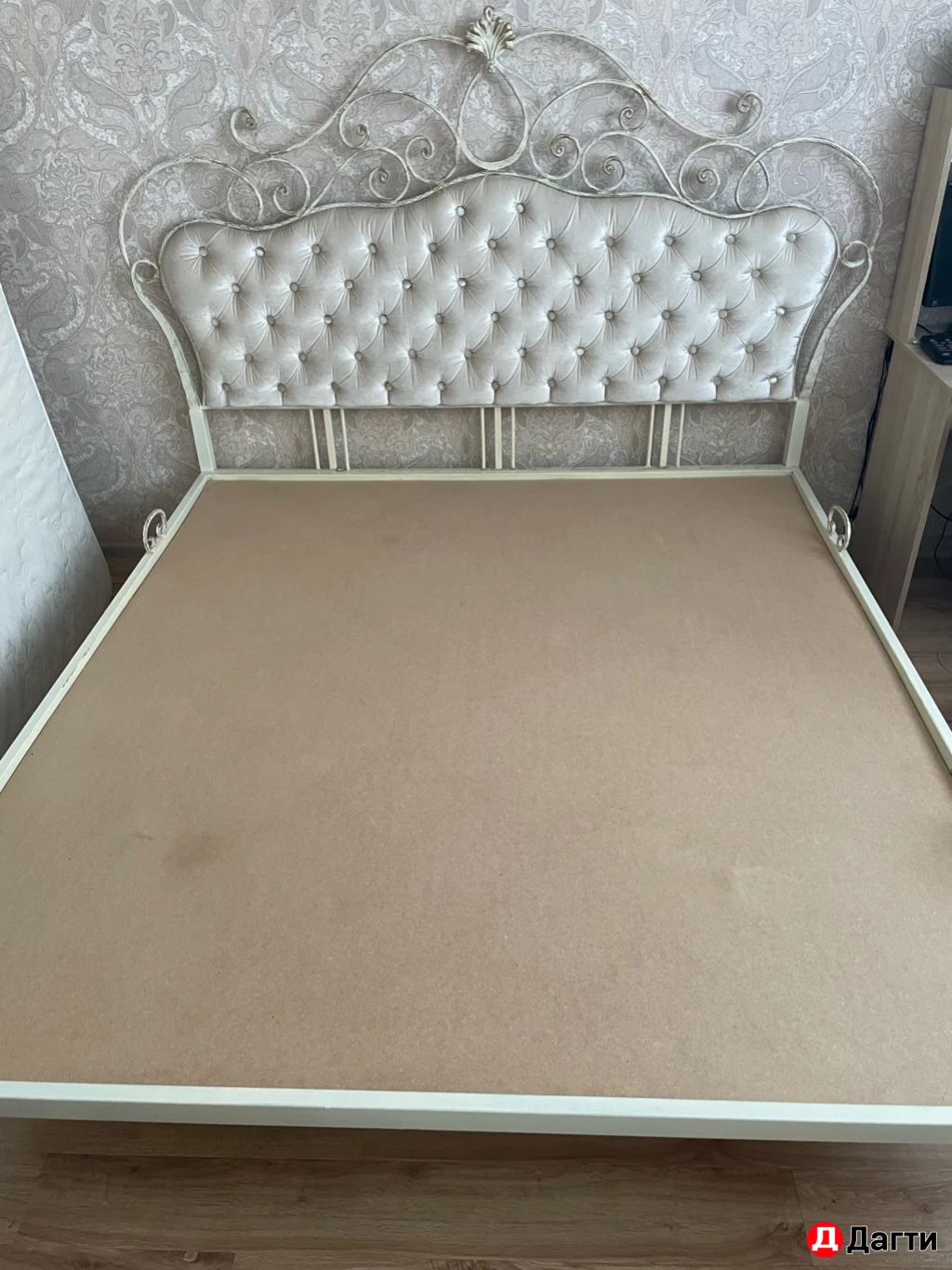Кованая кровать с матрасом