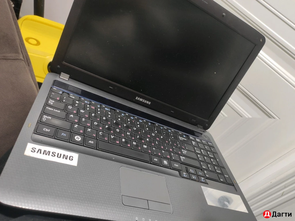 Ноутбук шустрый Самсунг