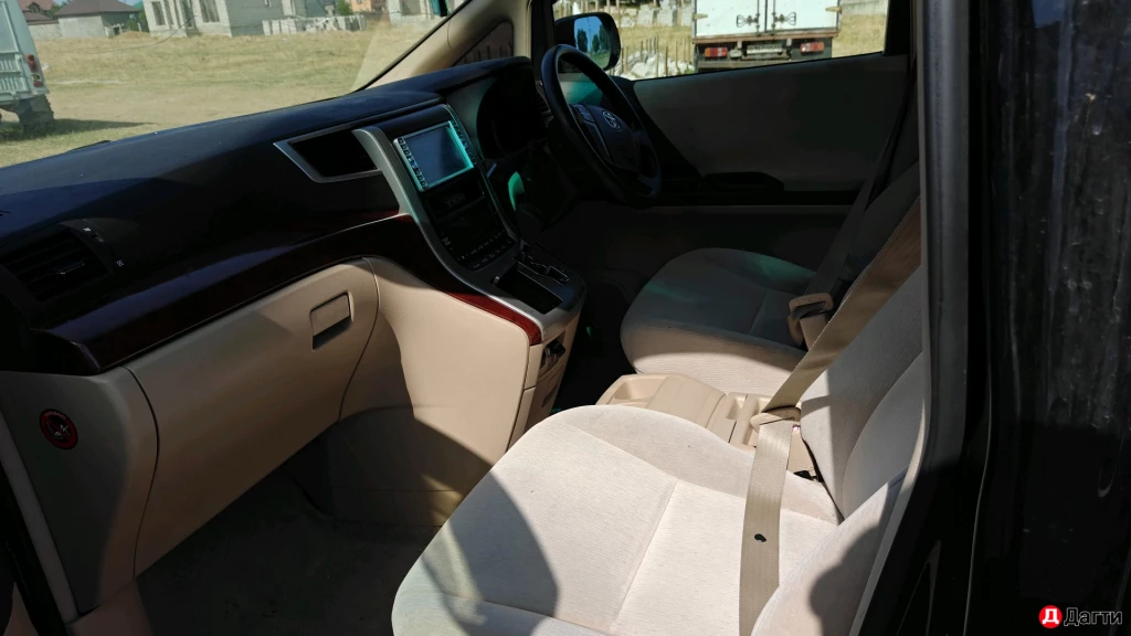 Toyota Alphard, 2010 года