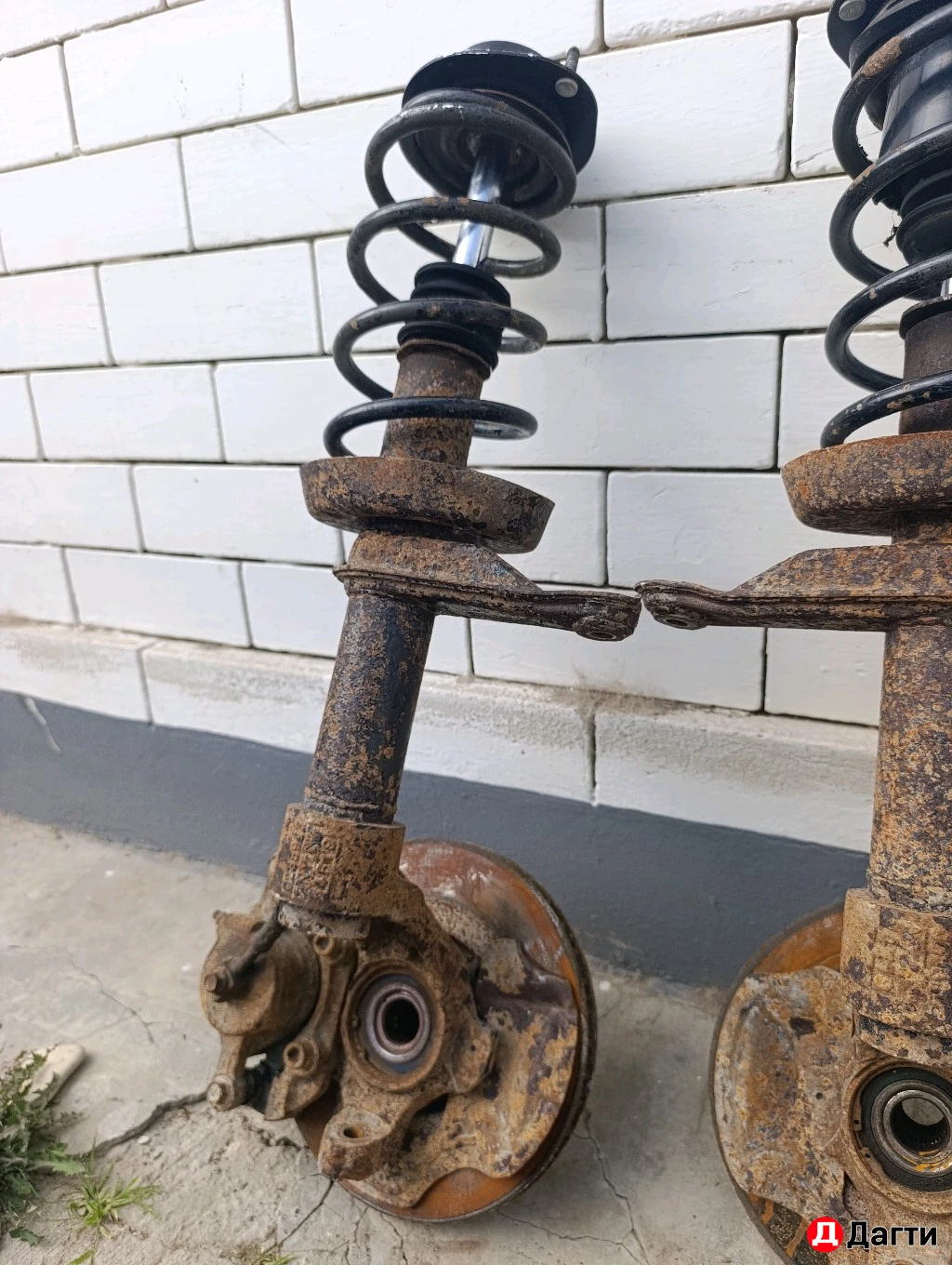 Стойки передние Daewoo Nexsia в сборе