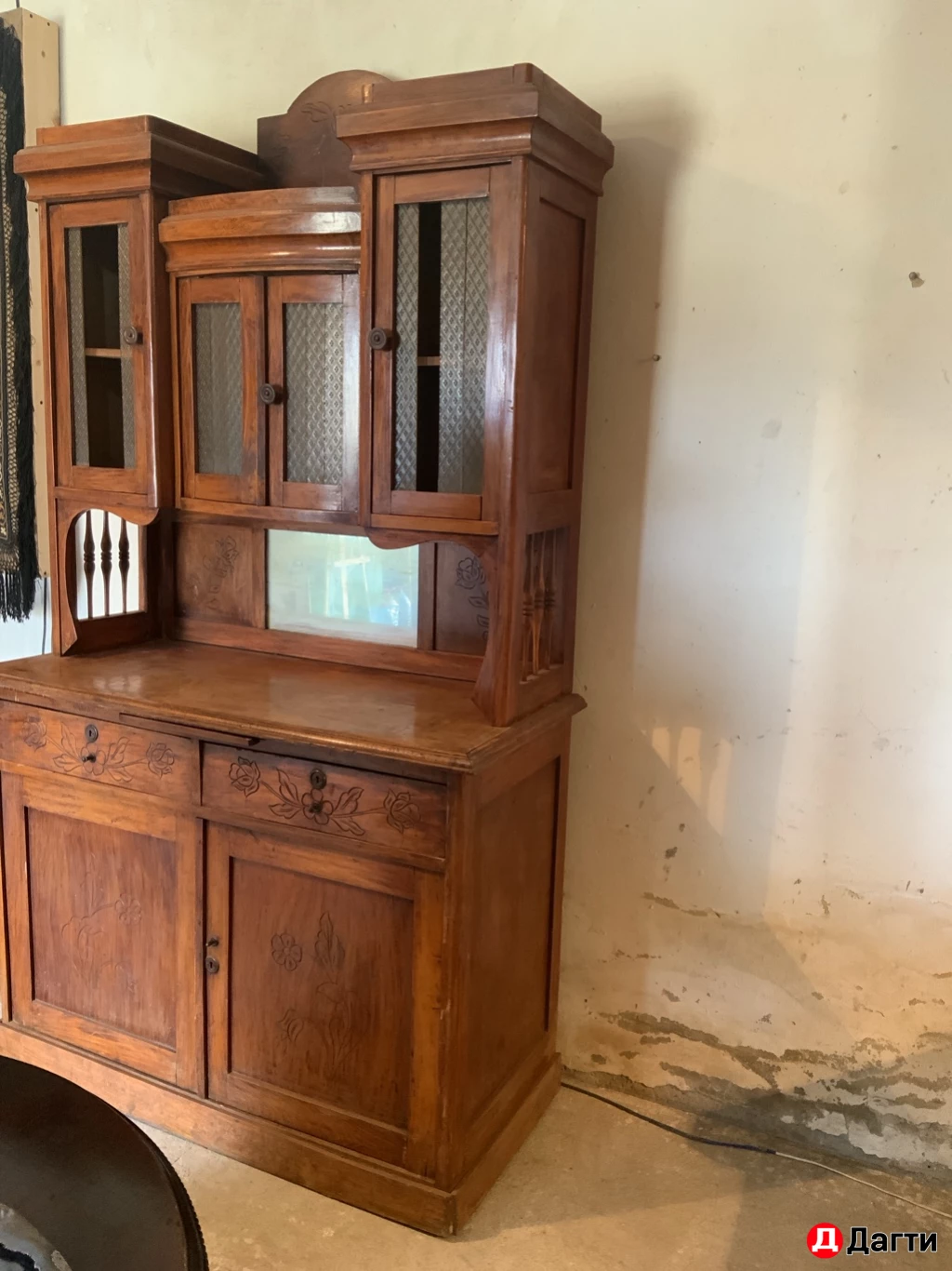 Шкаф старинный