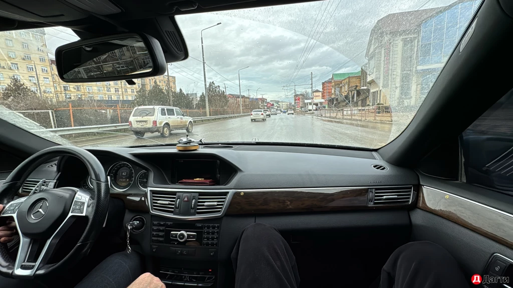 Mercedes-Benz E-Класс, 2011 года