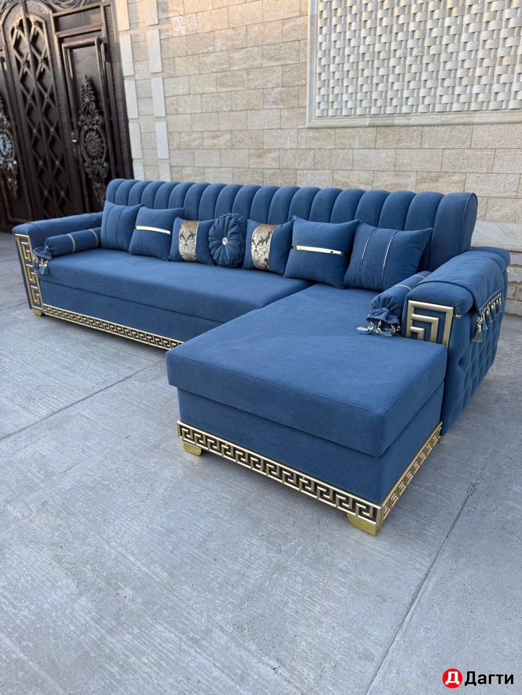 Диван с оттоманкой «Версаче»
