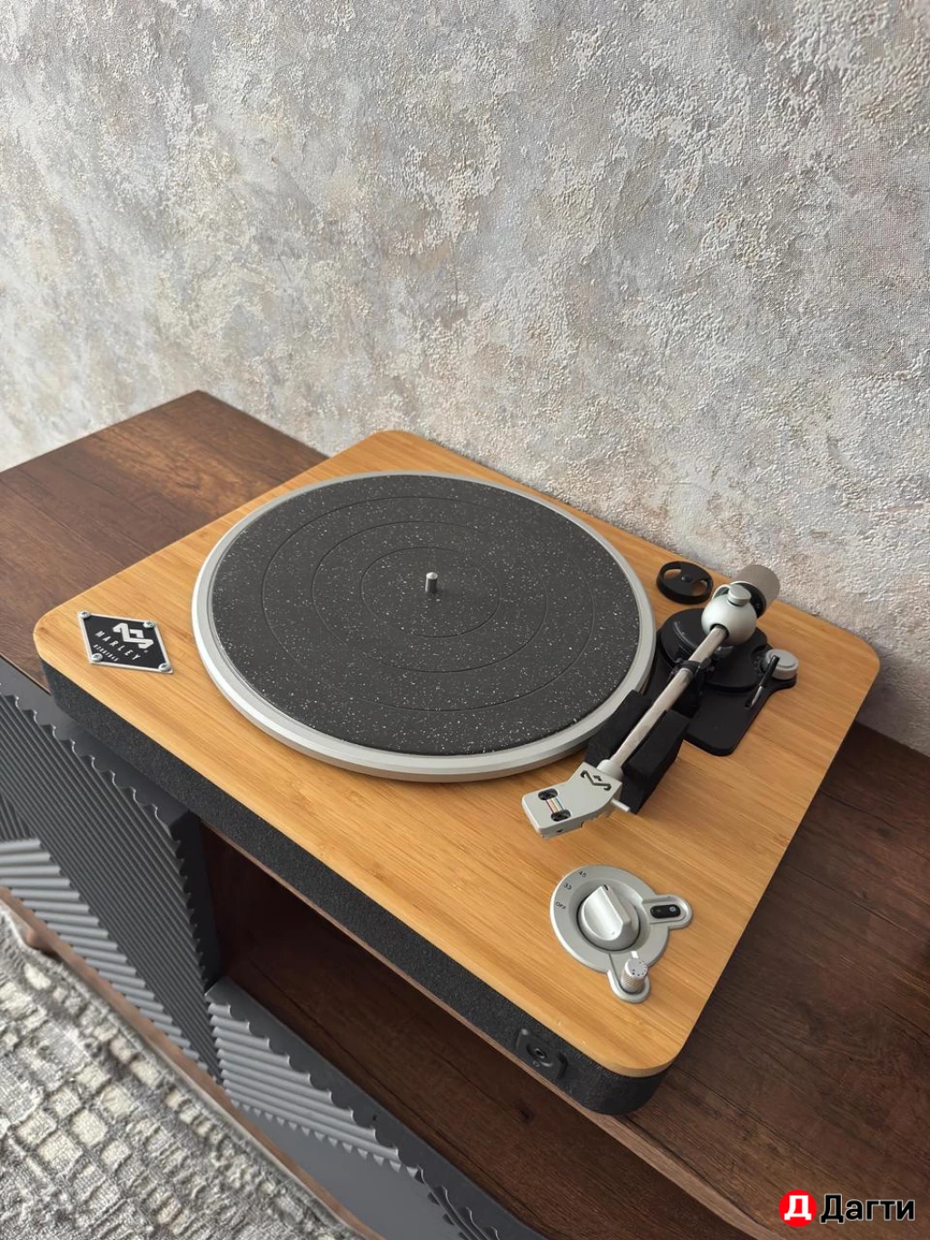 Виниловый проигрыватель, колонки