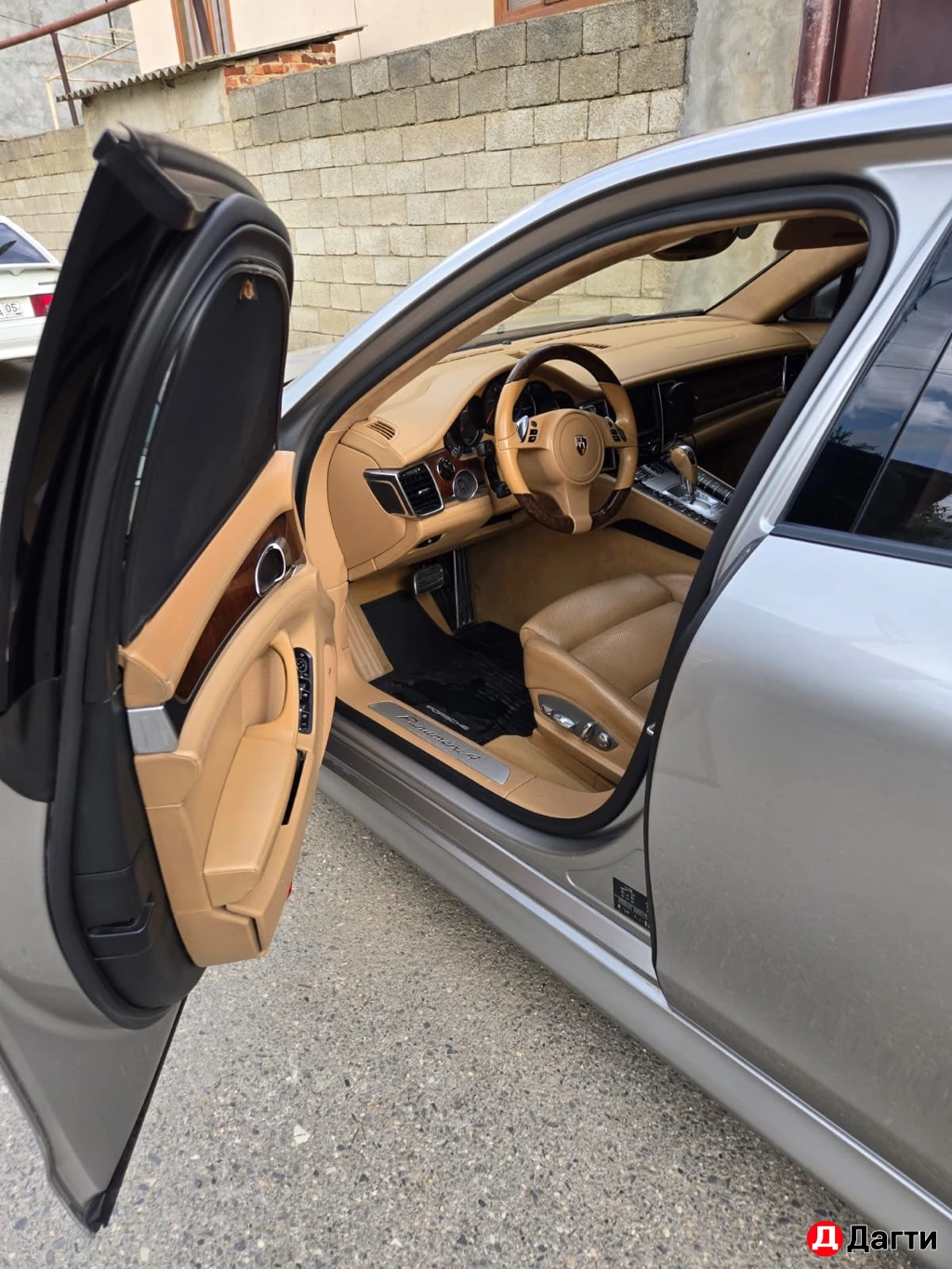 Porsche Panamera, 2010 года