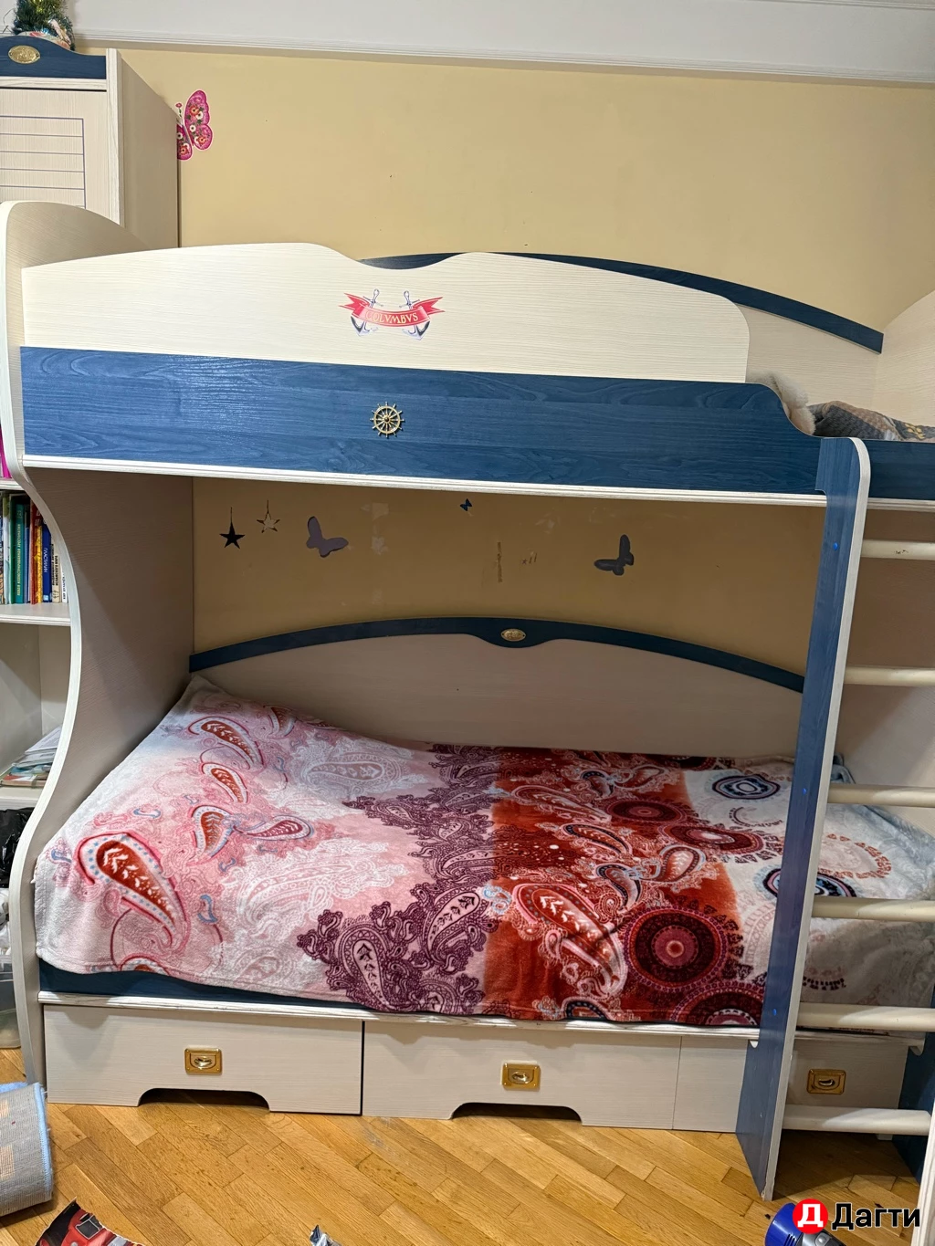 Двухъярусная кровать