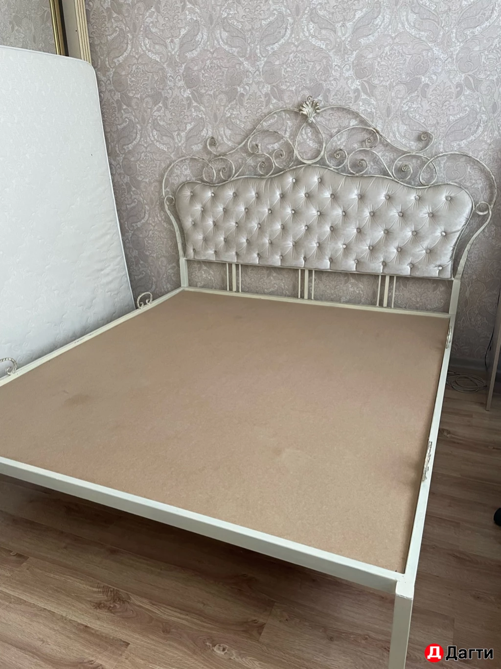 Кованая кровать с матрасом