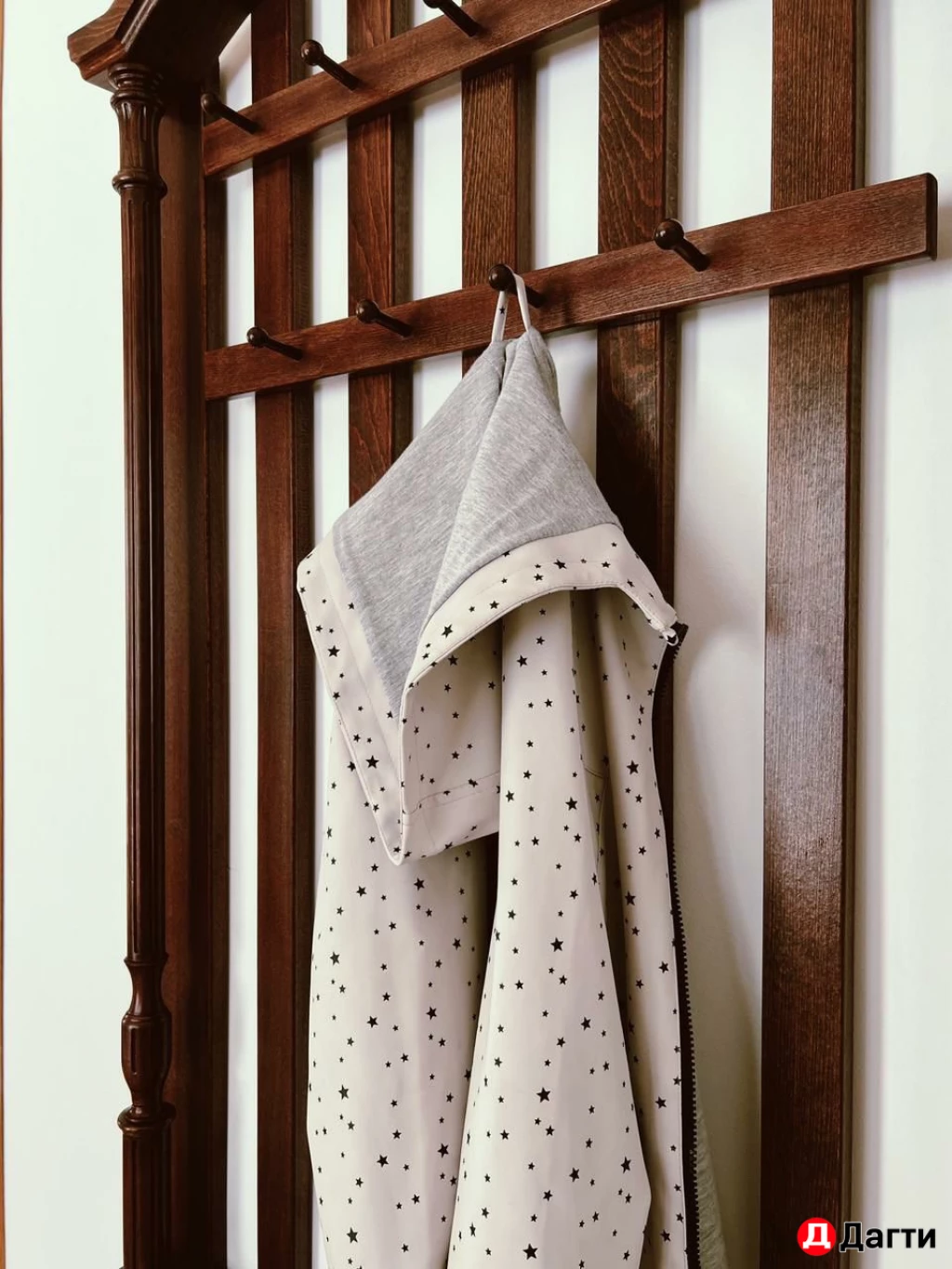 Вешалки настенные.