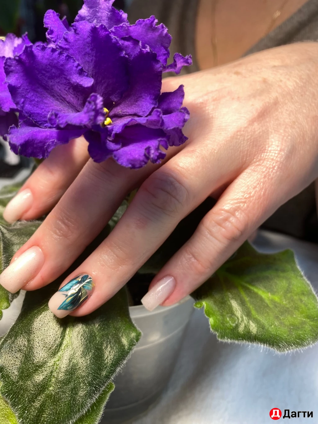 Наращивание ногтей