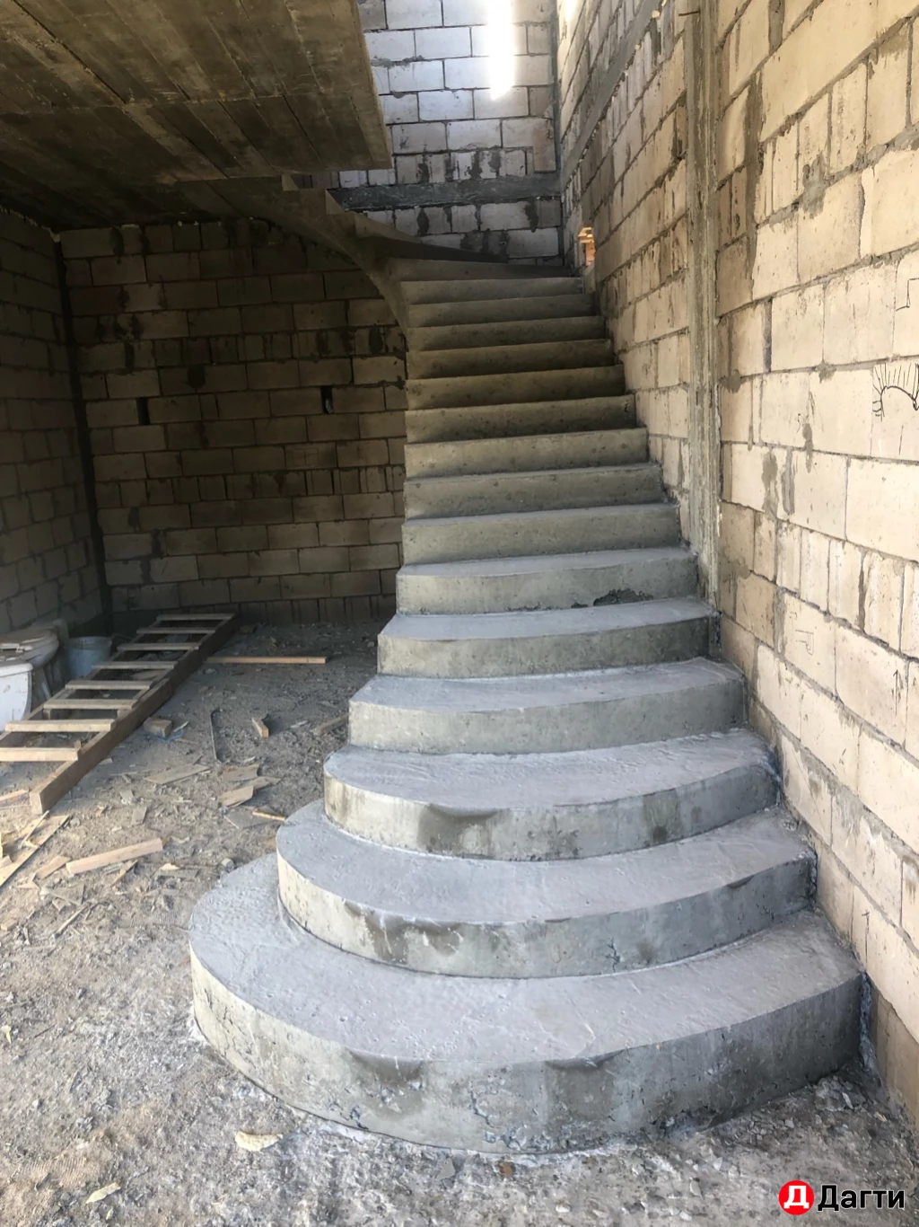 ЗАЛИВКА ЖЕЛЕЗОБЕТОННЫХ ЛЕСТНИЦ