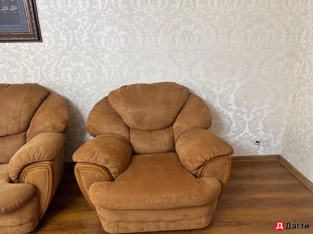Диван и два кресла