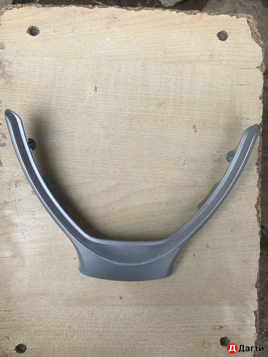 Накладка (рогатка) на руль priora 2,granta FL оригинал