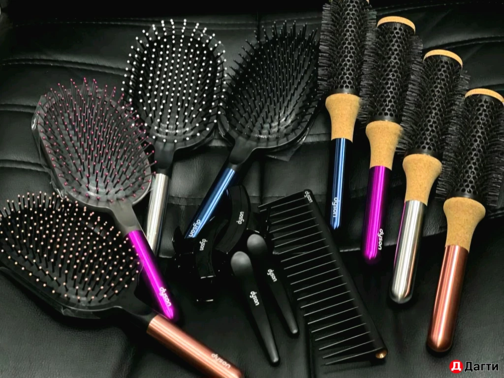 Подарочный набор расчёсок Dyson 7в1