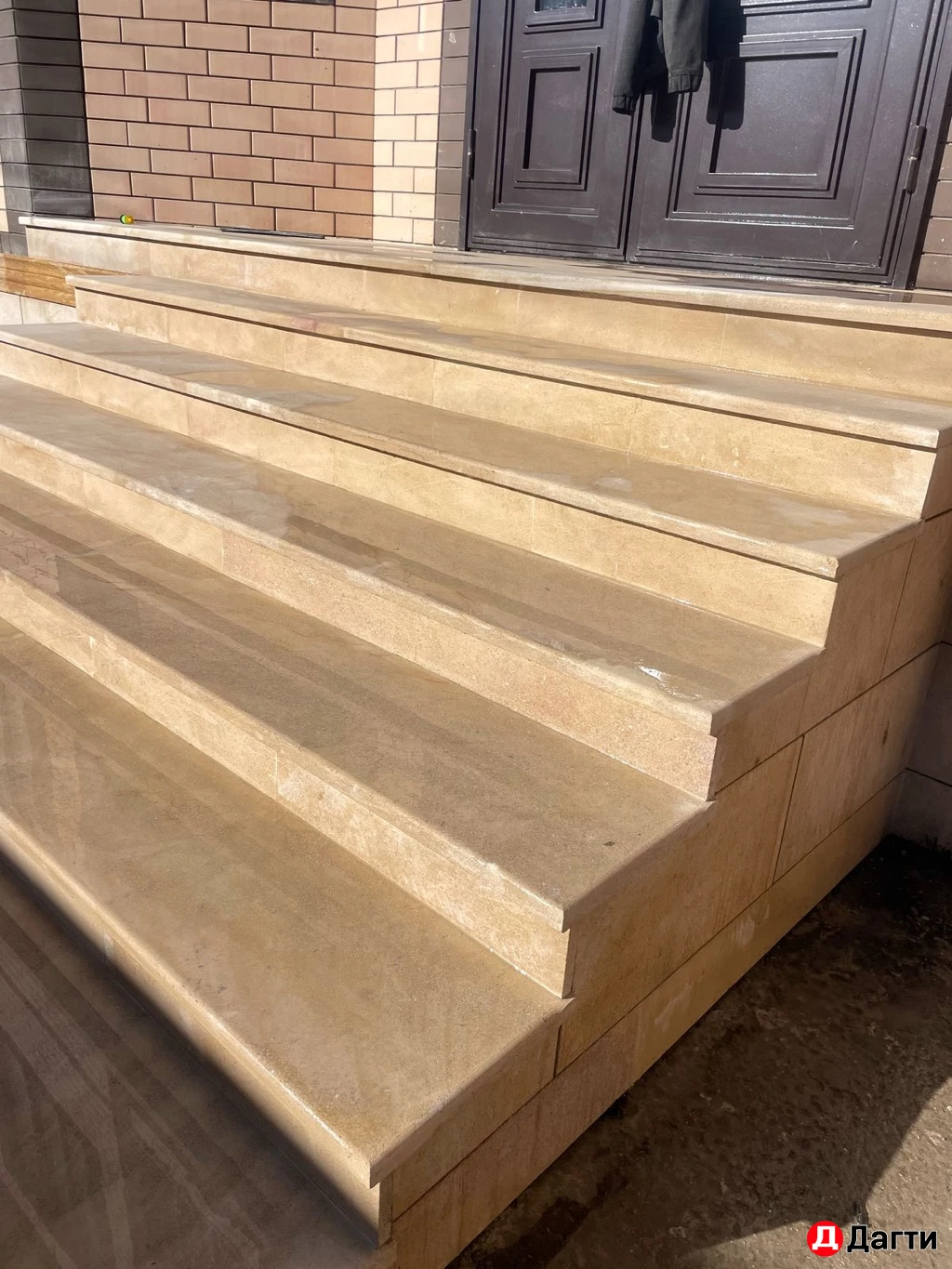 СТУПЕНЬКИ И ПОДОКОННИКИ из НАТУРАЛЬНОГО КАМНЯ