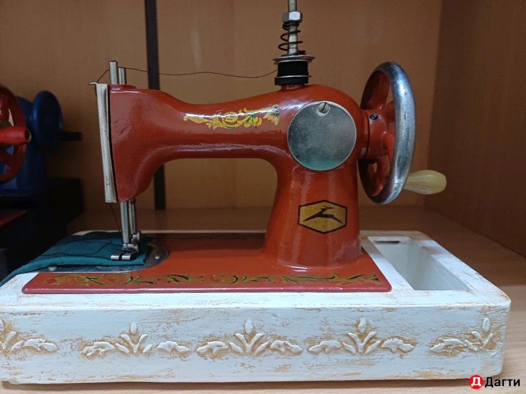 Детская швейная машинка СССР