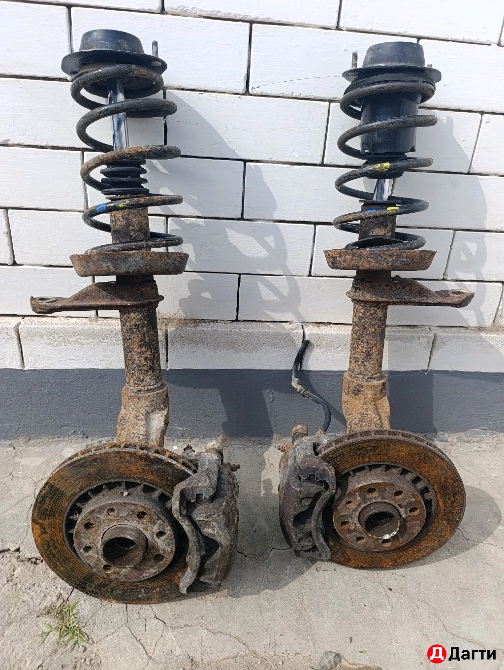 Стойки передние Daewoo Nexsia в сборе