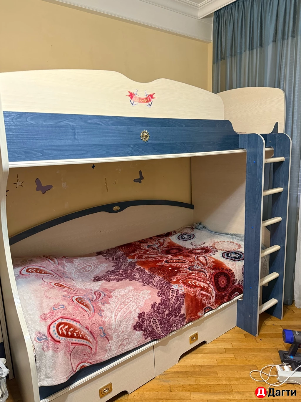 Двухъярусная кровать