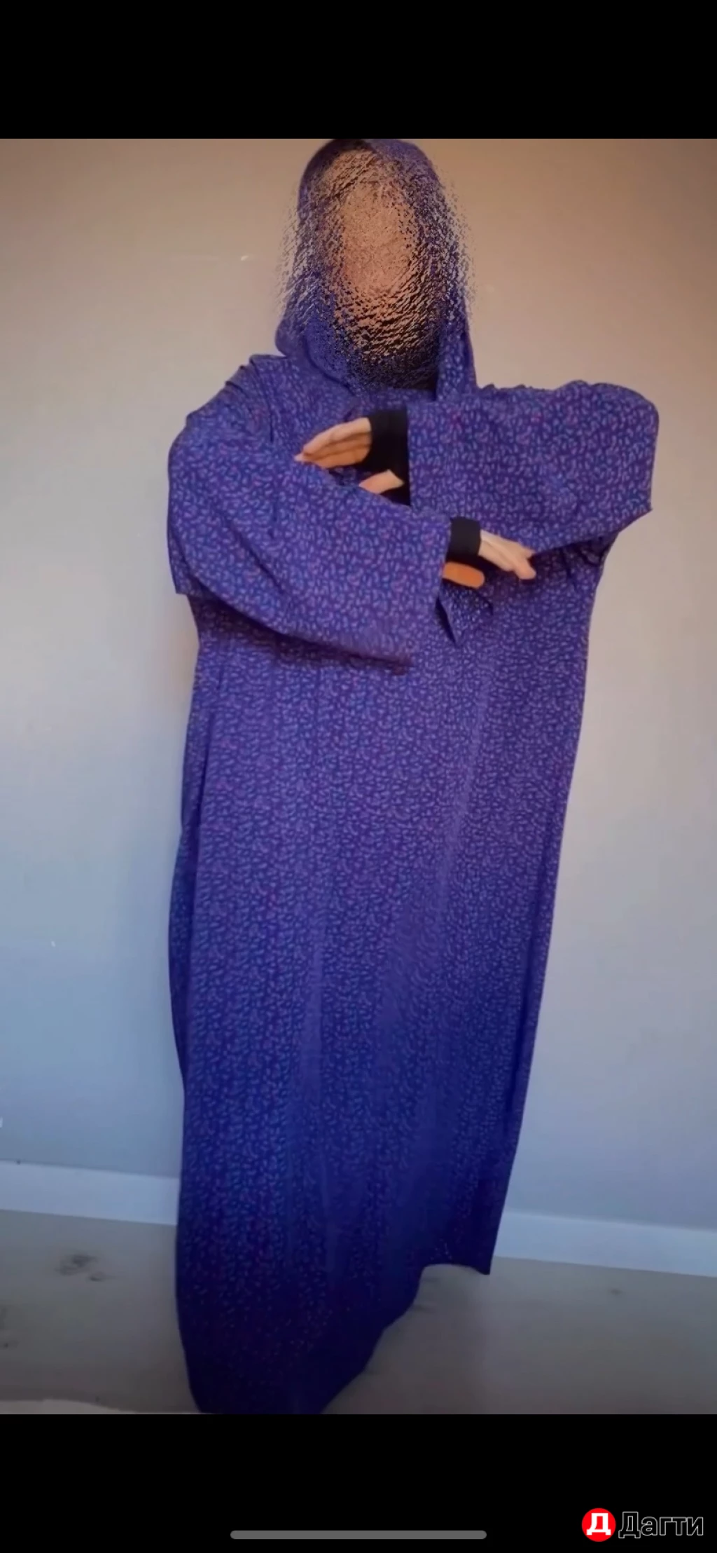 Платье с капюшоном