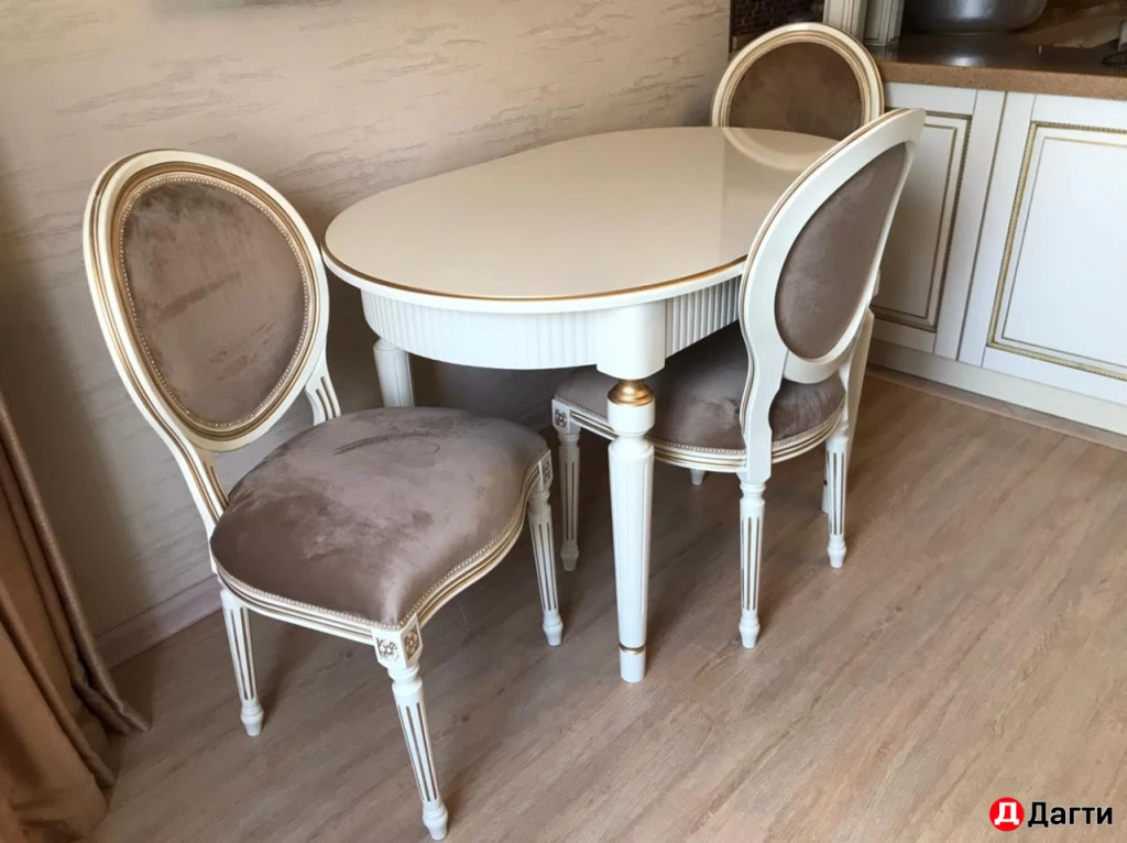 Столы и стулья