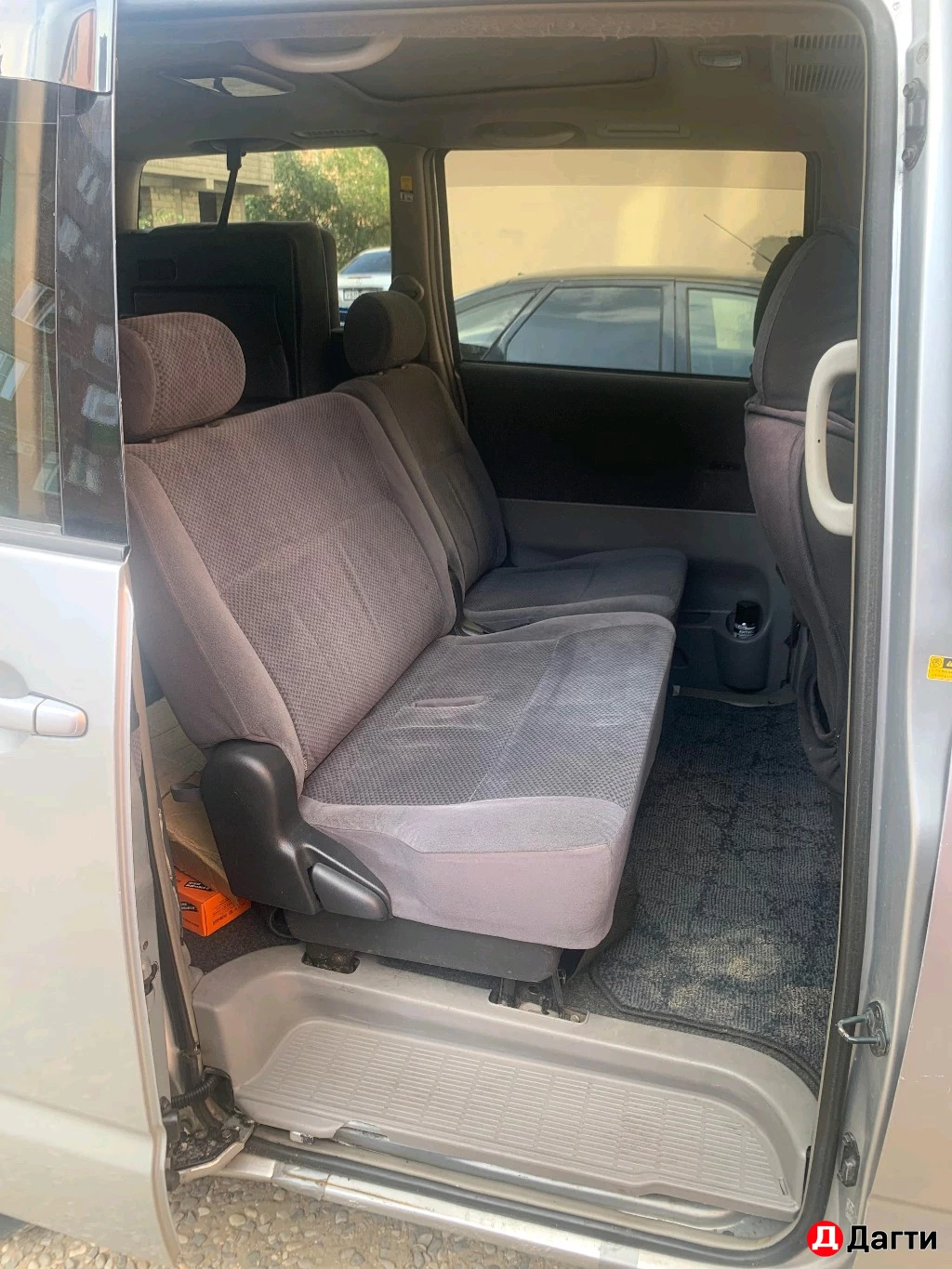 Toyota Voxy, 2002 года