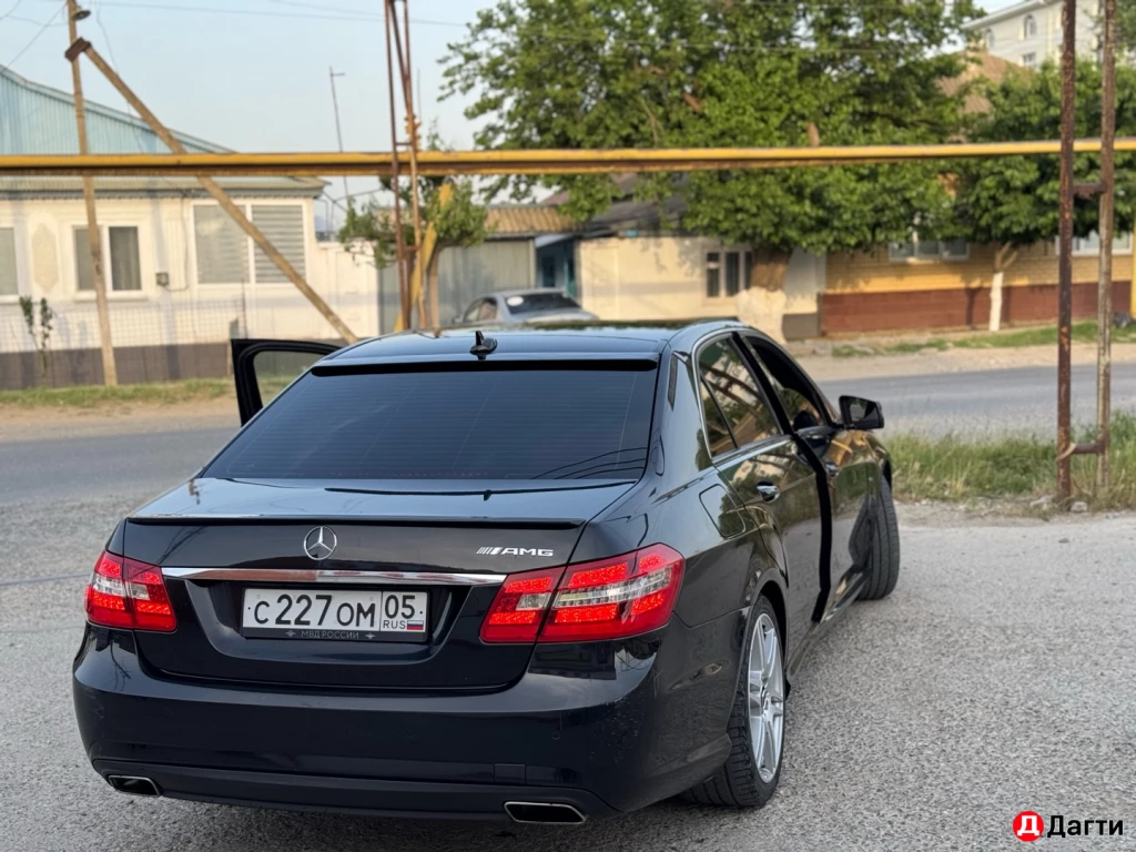 Mercedes-Benz E-Класс, 2011 года