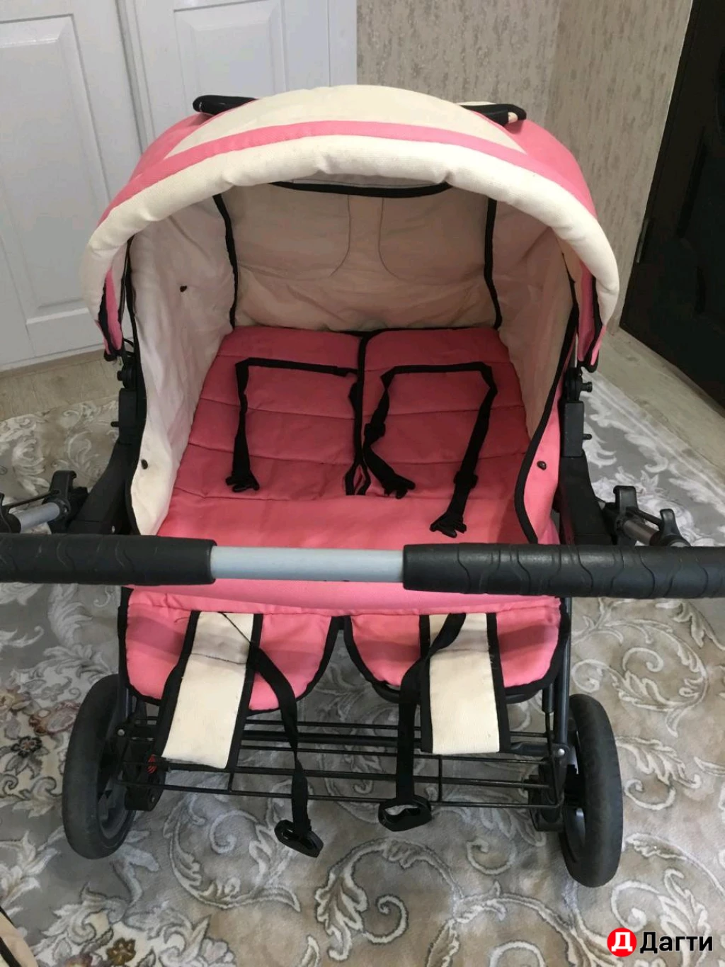 Коляска для двойняшек