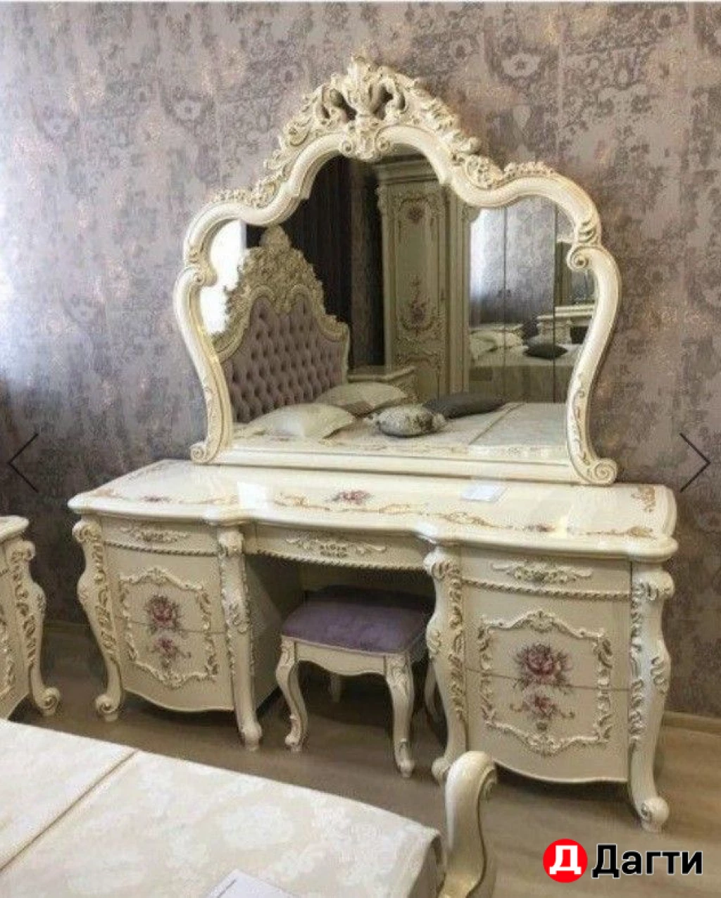 Спальный гарнитур