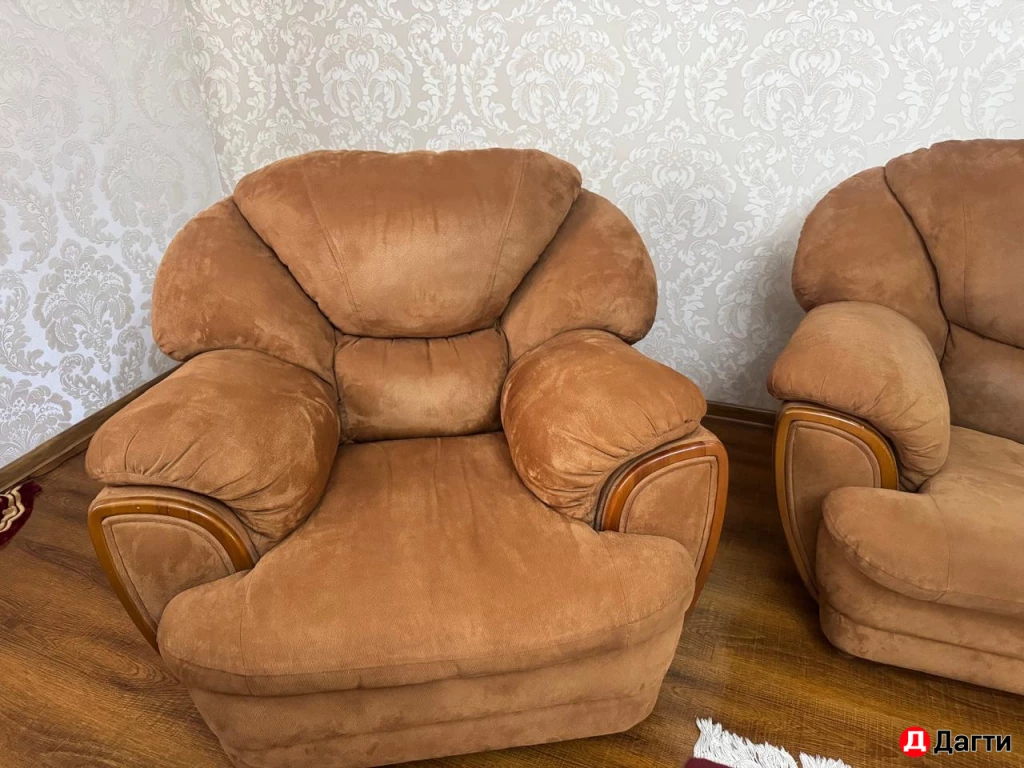 Диван и два кресла