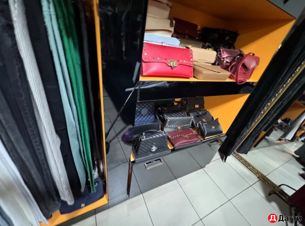 Шкаф витрина