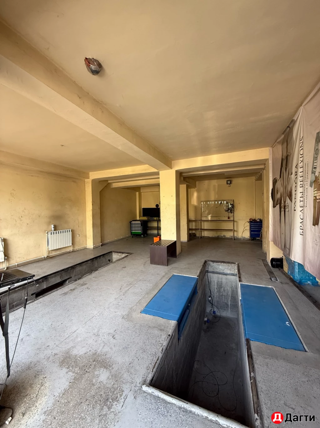 Гараж самообслуживания с подъемником