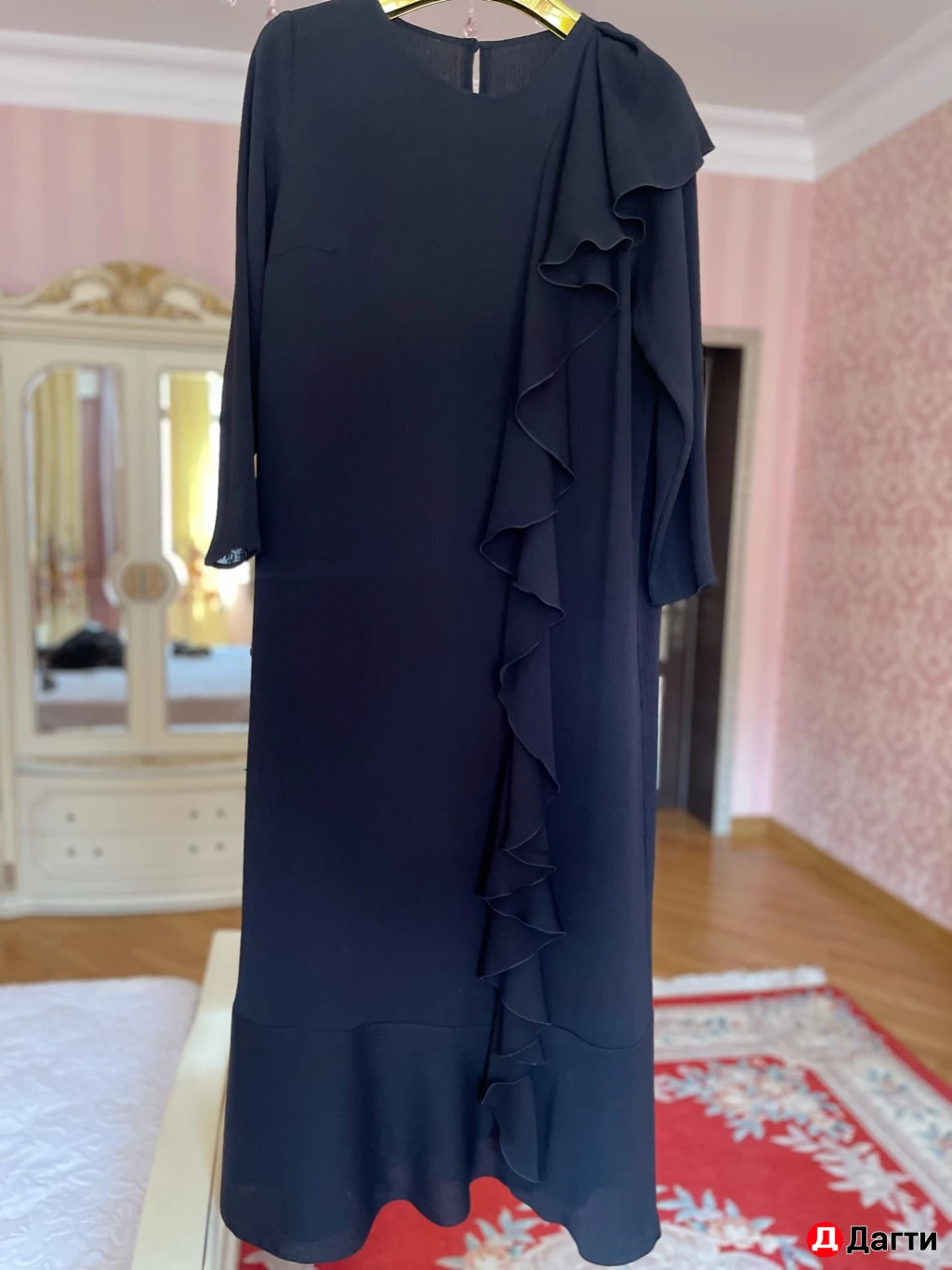 Продается красивое элегантное платье