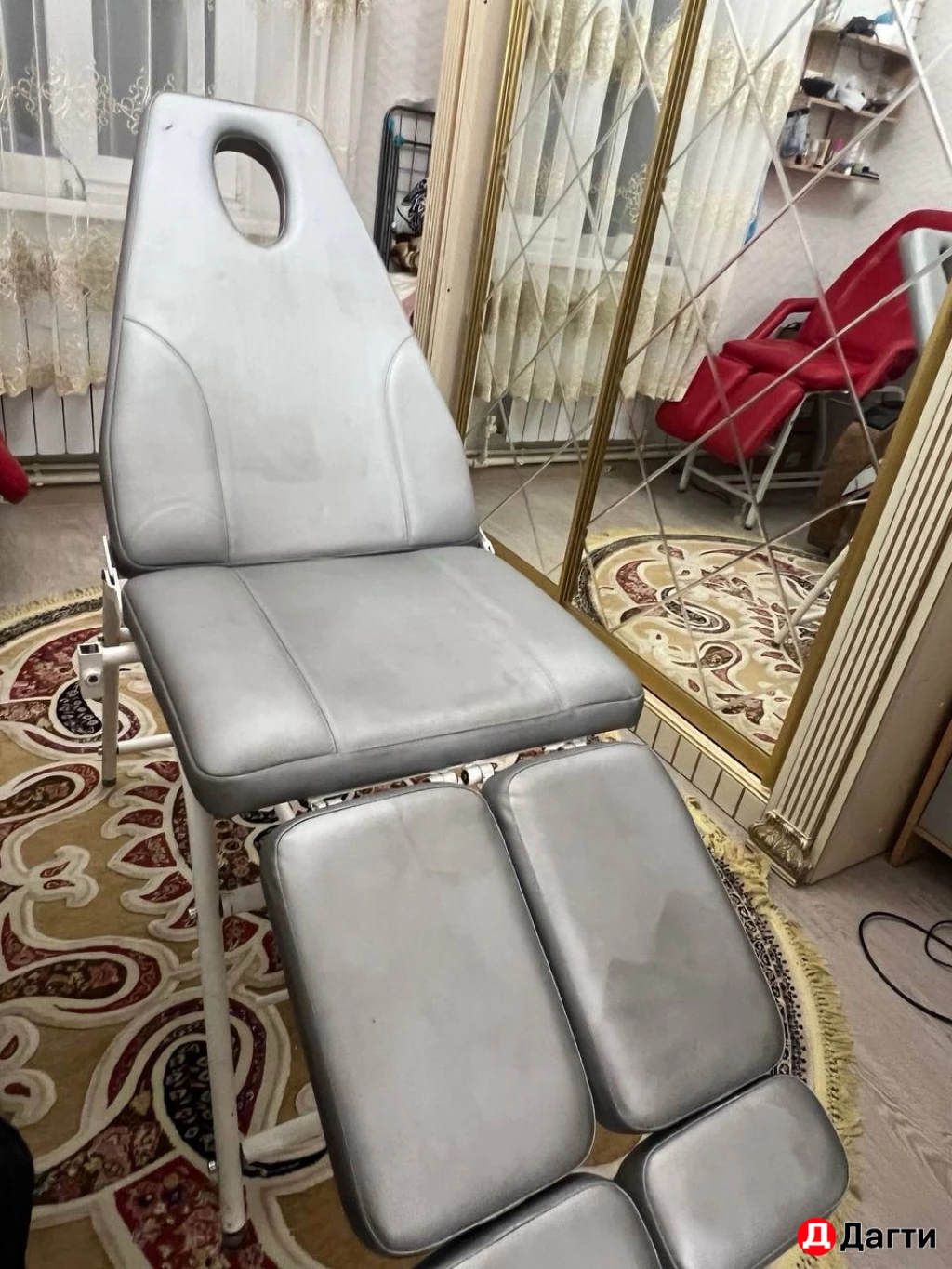 Кушетка косметологичкая .