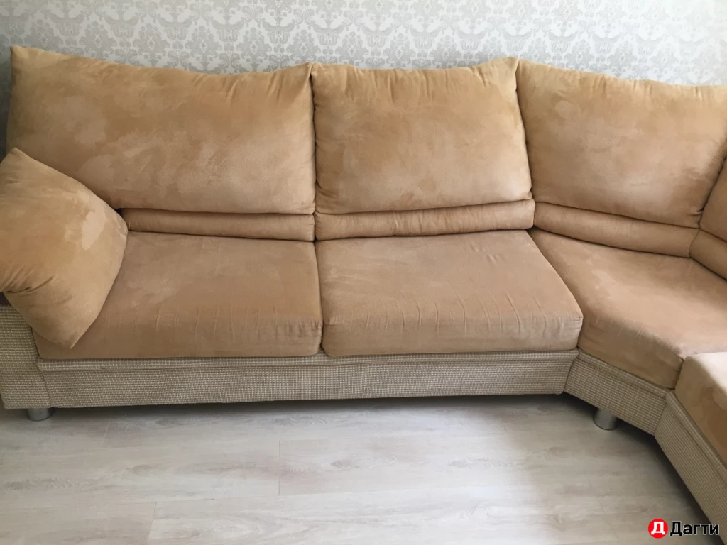 Диван, холл