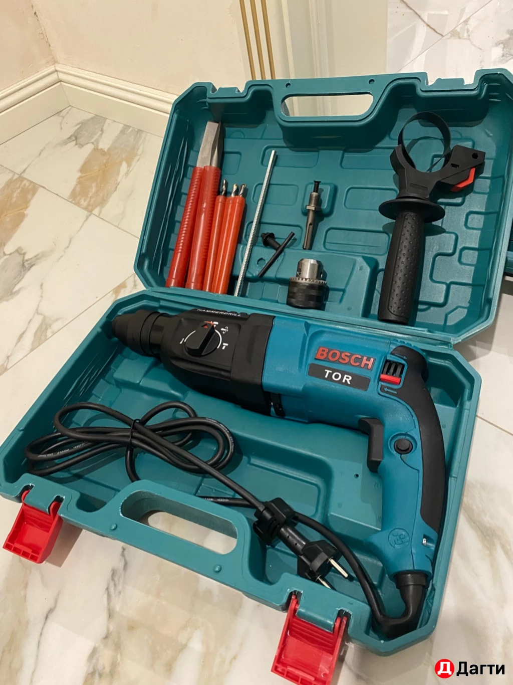 Перфоратор bosch новый + сверла 5 шт + патрон
