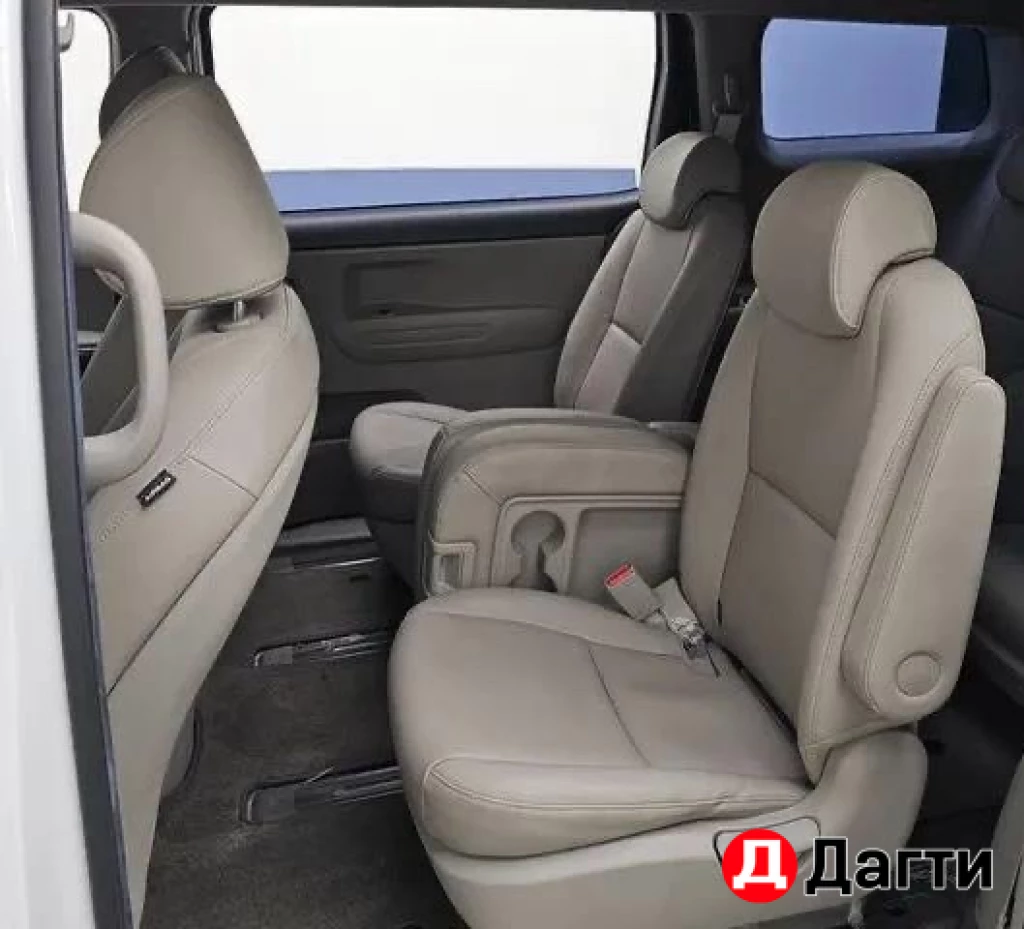 Kia Carnival, 20 года